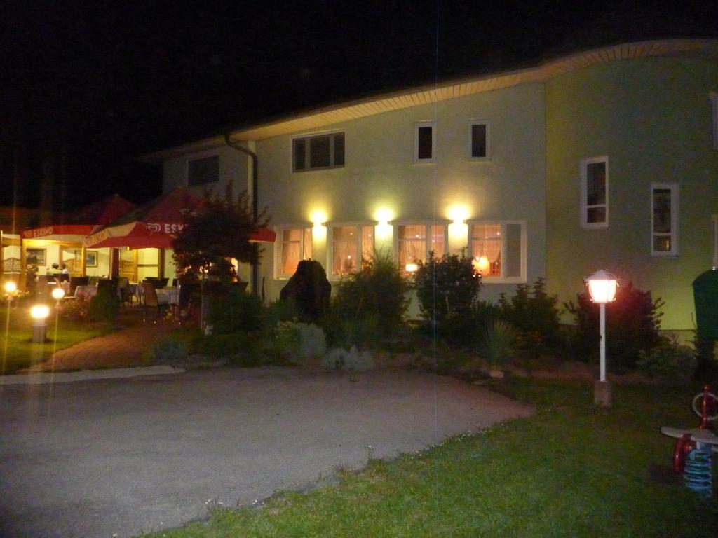 Pension Karawankenblick Мосбург Экстерьер фото